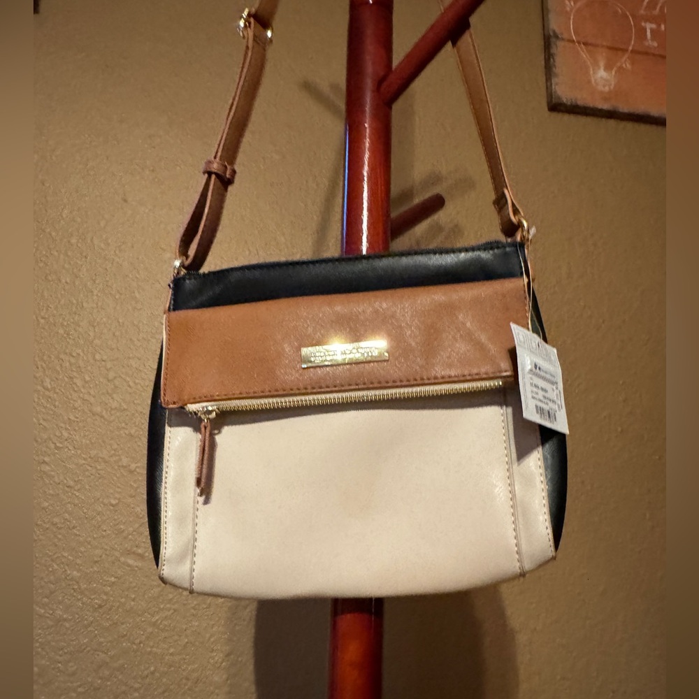 New LIZ CLAIBORNE IDOL WOMENS CROSSBODY